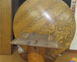 Antique Oak Round Pedestal Table with 3-8" leaves