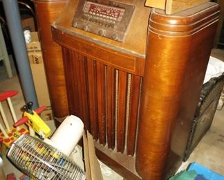 Vintage radio, vintage toys
