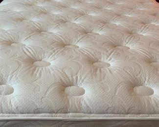 Queen mattress in very good condition!