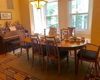 1950s Drexel expandable table (w/ 2 leaves in) and 6 matching chairs.
