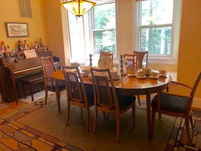 1950s Drexel expandable table (w/ 2 leaves in) and 6 matching chairs.