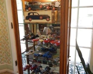 OAK MIRRORED DISPLAY CASE WITH MODEL CARS