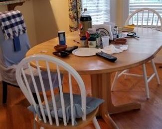 table/chairs