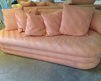 Pink Couch https://ctbids.com/#!/description/share/214748