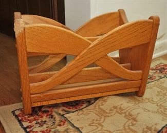 Modern magazine holder