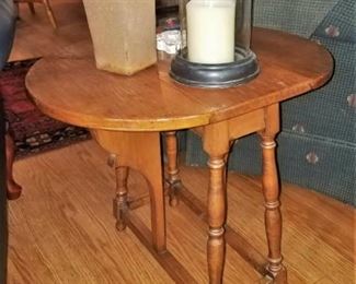 Small drop leaf table