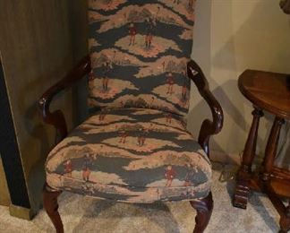 ACCENT CHAIR