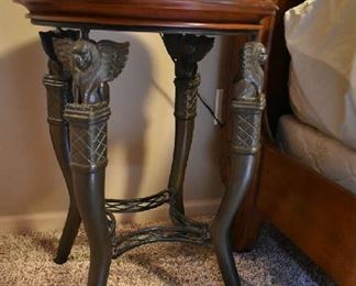 ACCENT TABLE