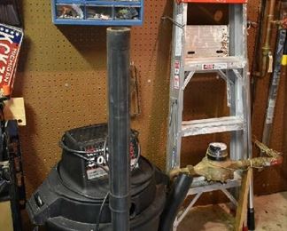 SHOP VAC, LADDER