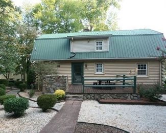 Log cabin style house with an aluminum roof 