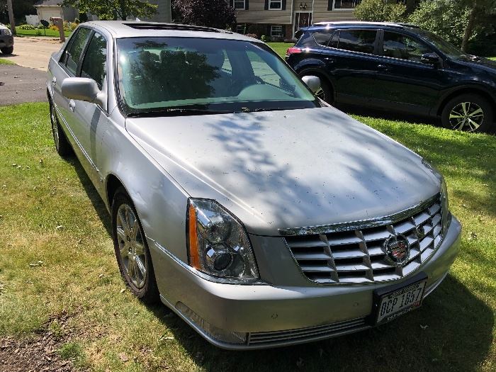 2009 Cadillac DTS - 54k miles, clean title. 