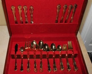 RSVP Gold Electroplated Flatware, 5 piece Place Setting Service for 8: Dinner Knife, Dinner Fork, Salad Fork, Teaspoon, Oval Soup Spoon. Serving Pieces: Tablespoon, Pierced Spoon, Sugar Shell and Cold Meat Fork