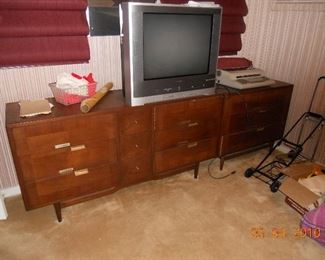 MCM Long Dresser and Matching End Table (1of 2)