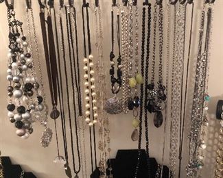 LADIES NECKLACES