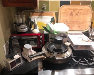 KITCHEN APPLIANCES & COOKWARE