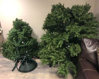PRE-LIT CHRISTMAS TREES