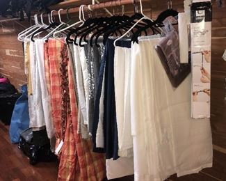 CURTAINS & TABLECLOTHS