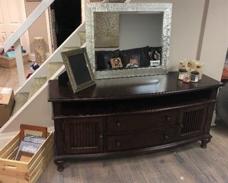 TV CONSOLE