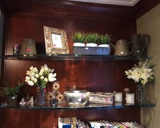 DECORATIVE ACCESSORIES
