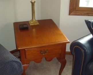 Thomasville end table and baldwin lamp.