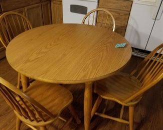 Nice , casual dining set that also comes with leaf and 6 chairs (2 not shown)