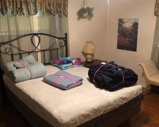 MEMORY FOAM QUEEN BED
