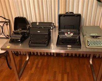 ANTIQUE TYPEWRITERS