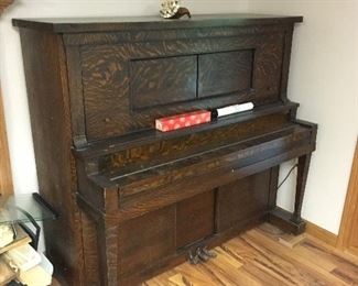 Working Player Piano with 100+ Rolls