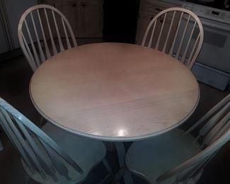 Also has a leaf and two more chairs, not pictured