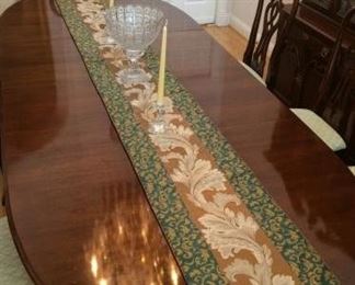 Thomasville Wooden Dining Set https://ctbids.com/#!/description/share/212898