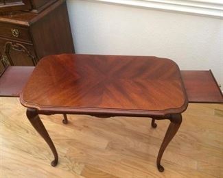 Thomasville Small Wooden Table https://ctbids.com/#!/description/share/212910