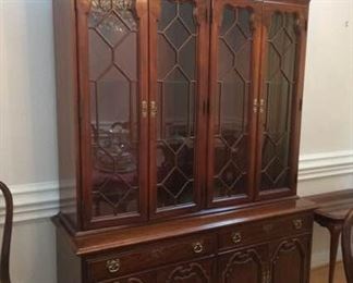 Thomasville China cabinet https://ctbids.com/#!/description/share/212911