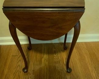 LAMP DROP LEAF SIDE TABLE 26X17"