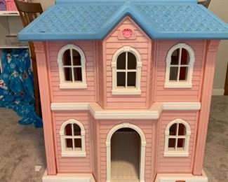 LITTLE TYKES DOLL HOUSE