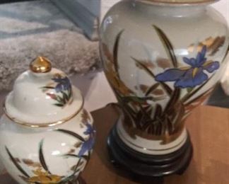 Asian vase/lamp