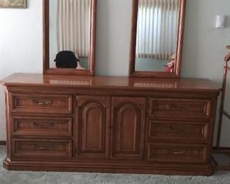 Bedroom dresser 6 drawers and cabinet