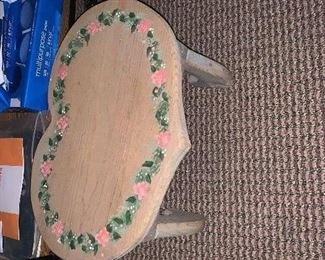 Pedestal painted table