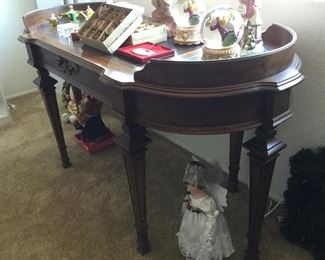 Elegant desk