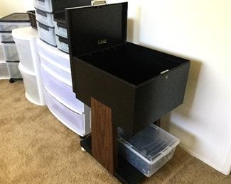 Rolling locking file unit, storage