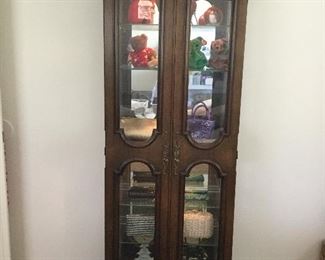 Lighted display cabinet