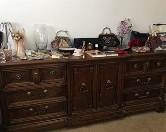Davis Co dresser, so freakin nice
