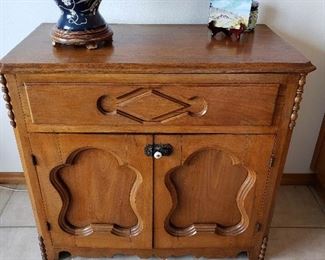 Antique   English wash stand