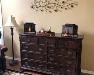 9-Drawer chest or dresser.
