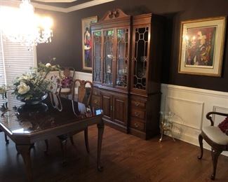 Oh such a gorgeous Dining Set from Pennsylvania House.  The Centerpiece is absolutely stunning - she purchased this dazzling piece to show off the dining set when the house was being sold.  Tres expensive, but GORGEOUS!