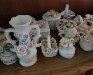 Decorative vases https://ctbids.com/#!/description/share/216019