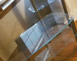 Matching Entertainment Tables/Storage https://ctbids.com/#!/description/share/216038