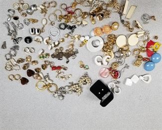 Large Collection of Vintage Costume Jewelry Earrings https://ctbids.com/#!/description/share/214328