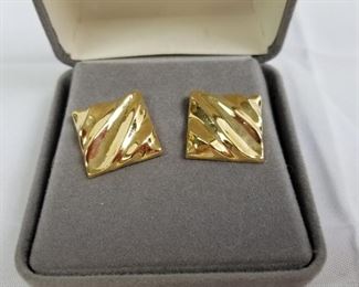 14 Karat Gold Earrings https://ctbids.com/#!/description/share/214339