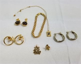 Group of 14k Gold Jewelry Pieces https://ctbids.com/#!/description/share/214351