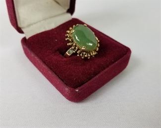 18 Karat Gold and Jade Ring https://ctbids.com/#!/description/share/214368